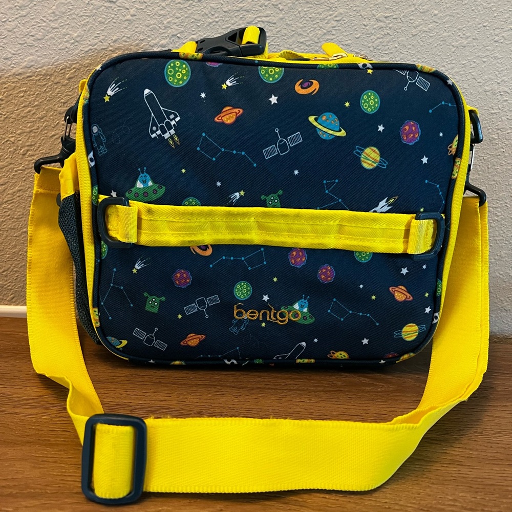 Bentgo kid insulated lunch bag with cross-body strap